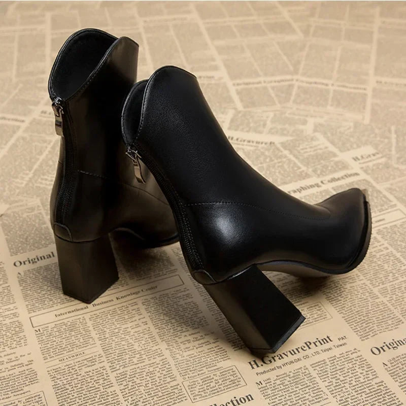 Elowen - Women's Pointed Toe Zip Boots