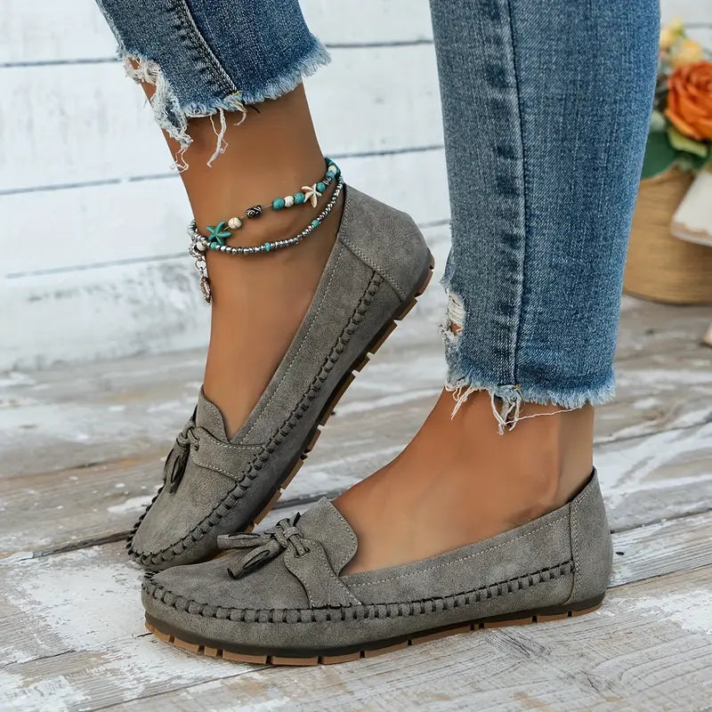 Lavinia - Women's Classic Loafers with Tassel Detail