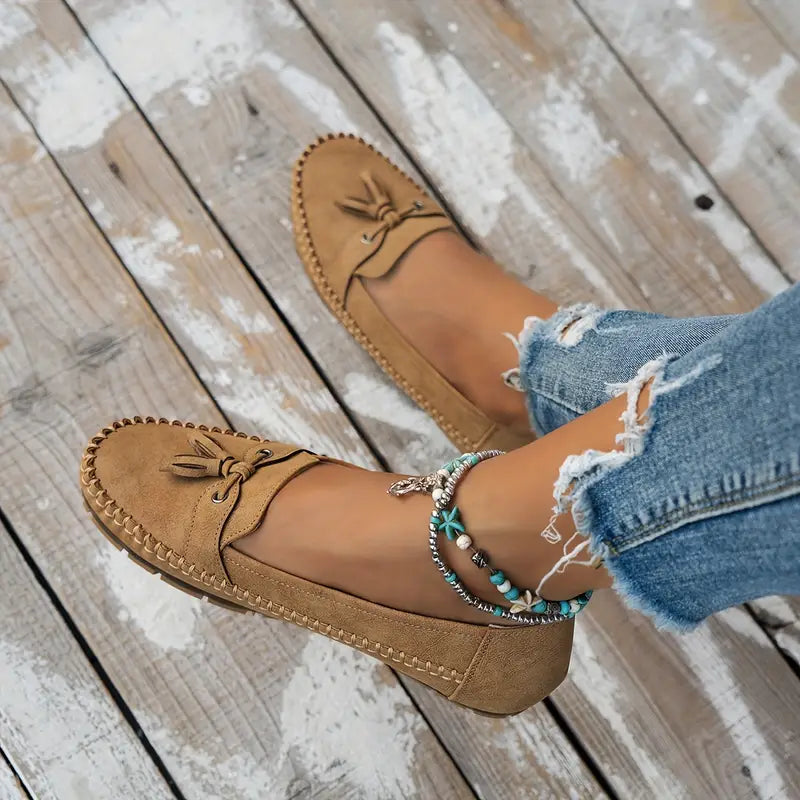 Lavinia - Women's Classic Loafers with Tassel Detail