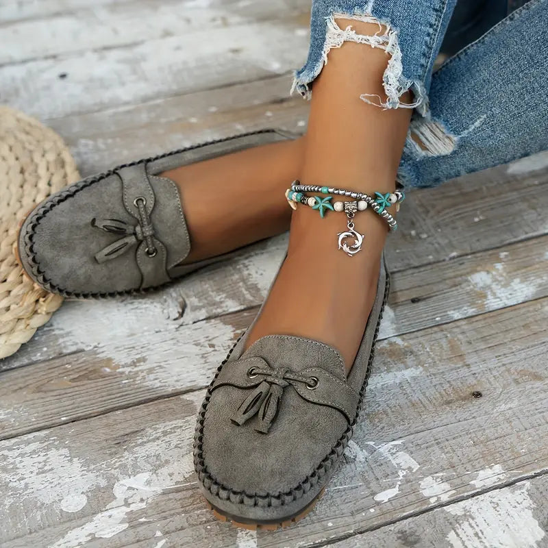 Lavinia - Women's Classic Loafers with Tassel Detail