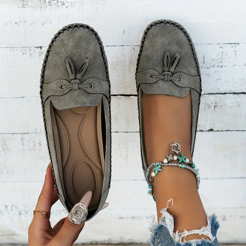 Lavinia - Women's Classic Loafers with Tassel Detail