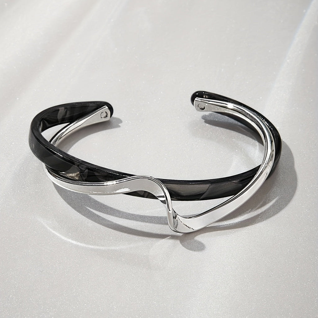 Liora - Women's Sleek Mixed Metal Twist Bracelet